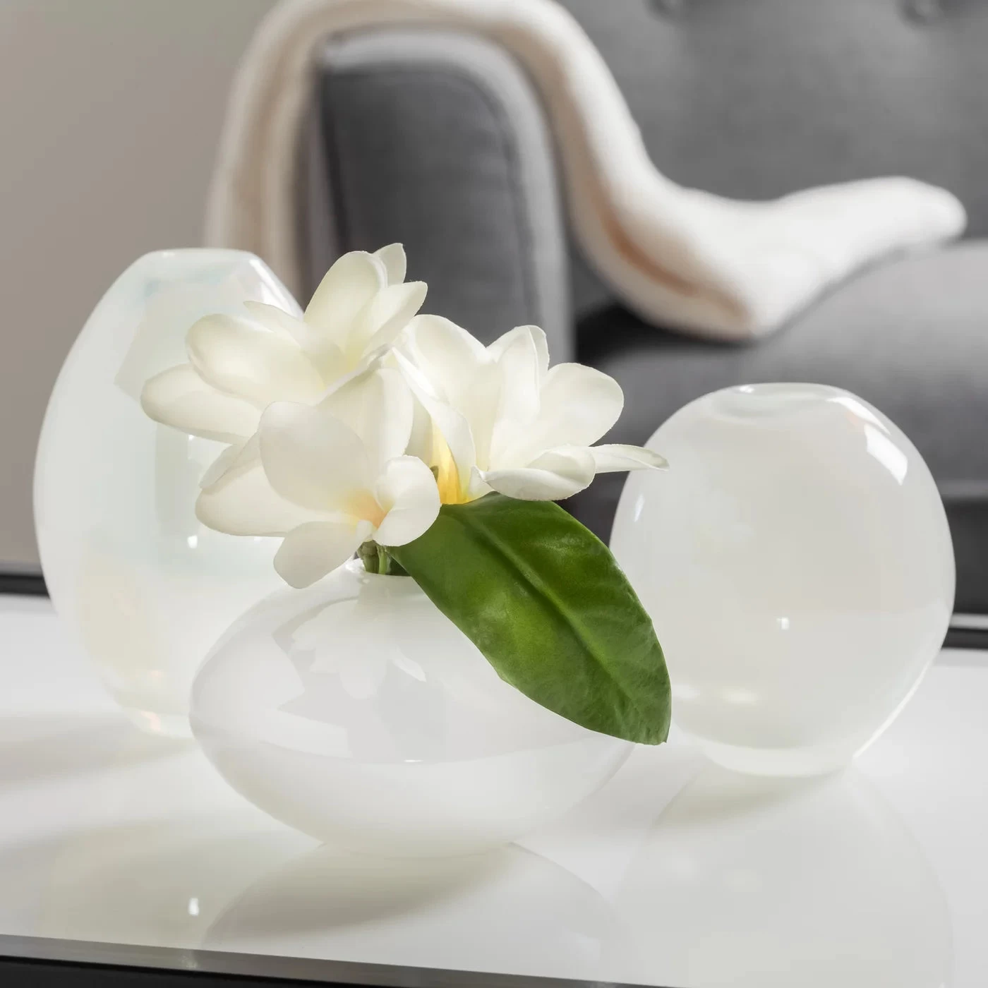 Mini Lustre Assorted 3 Piece White Glass Vase Set 9 Mini Lustre Assorted 3 Piece White Glass Vase Set - Image 7